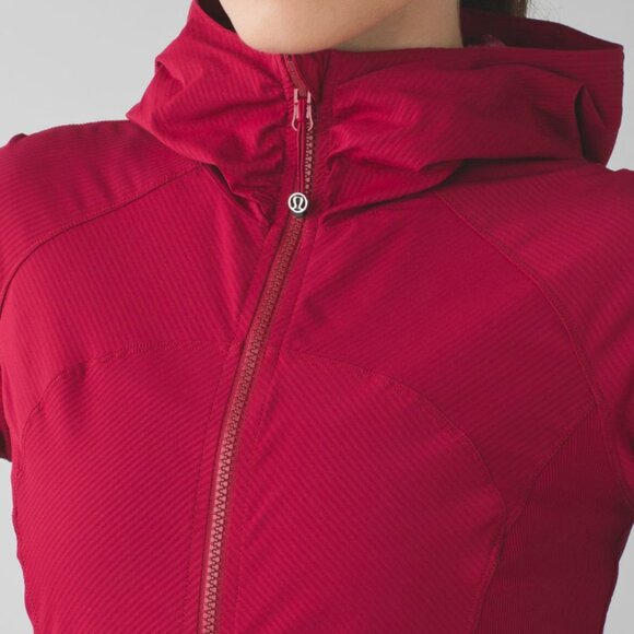 *Lululemon* REVERSIBLE - In Flux Jacket in Cranberry - size 6 - HTF! - Picture 4 of 16